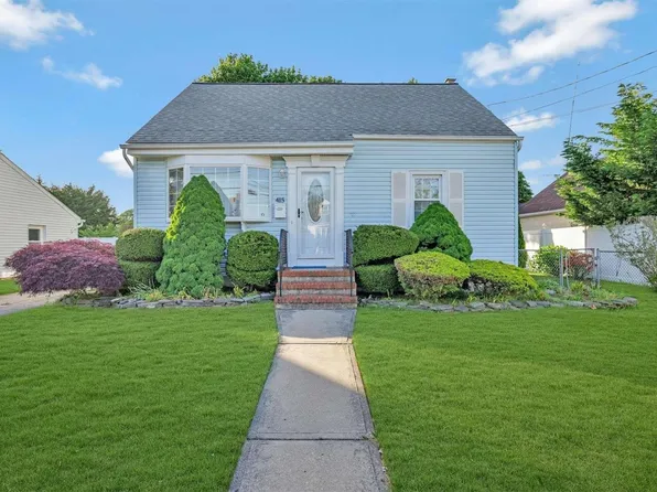 415 Kensington, Copiague, NY 11726