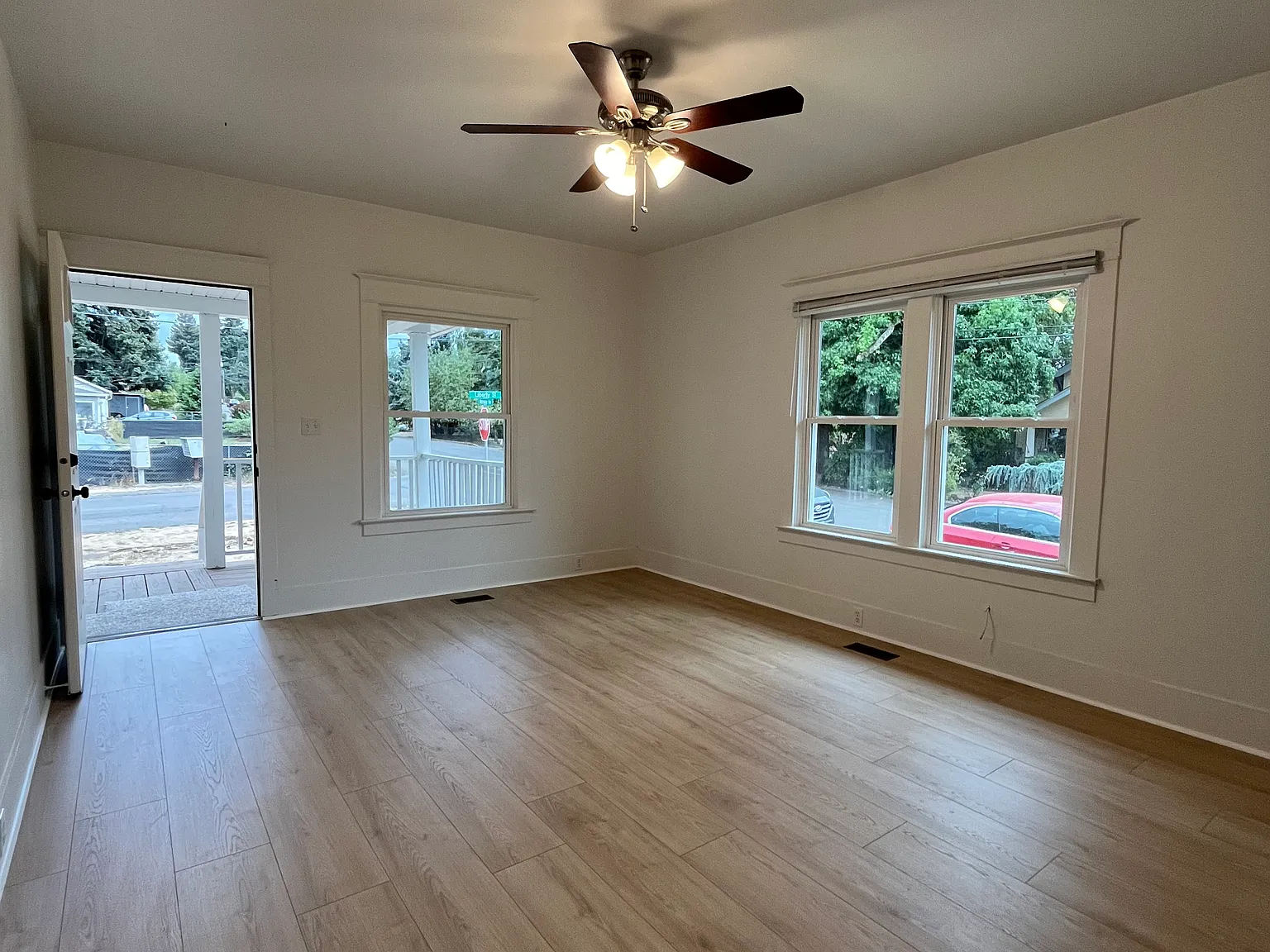 3 bed, 1.5 bath, 1240 sqft, $2,100 — Photo 3