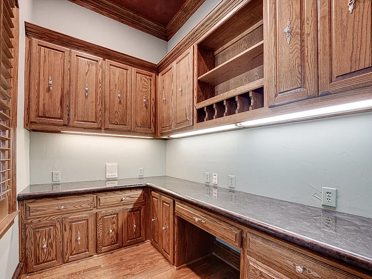 5004 Castle Creek Ct — Photo 33