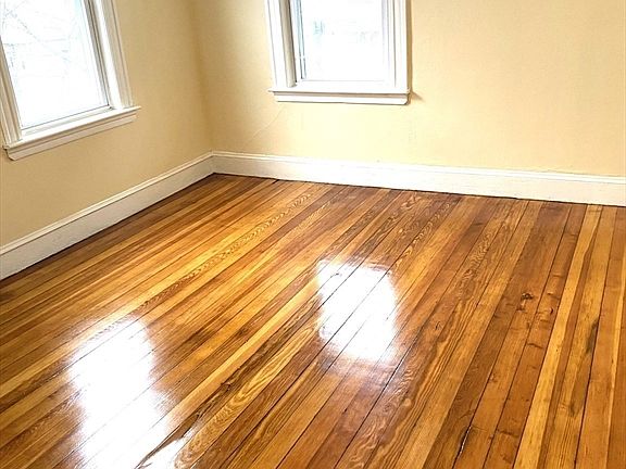 5th image of 25 Crowell St