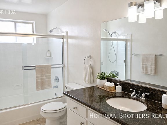 4th image of 1806 N Harvard Blvd #3