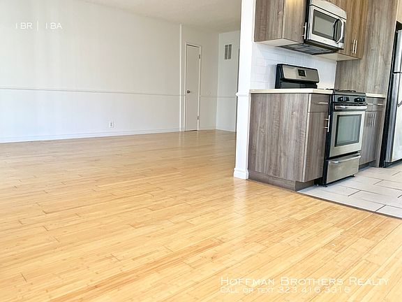3rd image of 1114 N Clark St APT 5