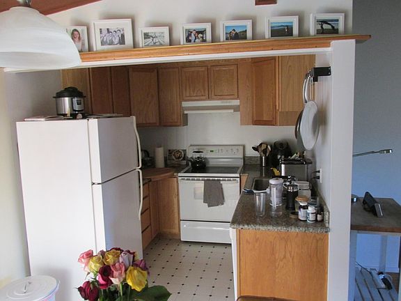 3rd image of 61 Roque Moraes Dr APT 3