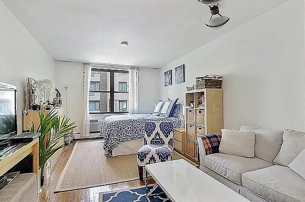 1st image of 229 E 29th St #4