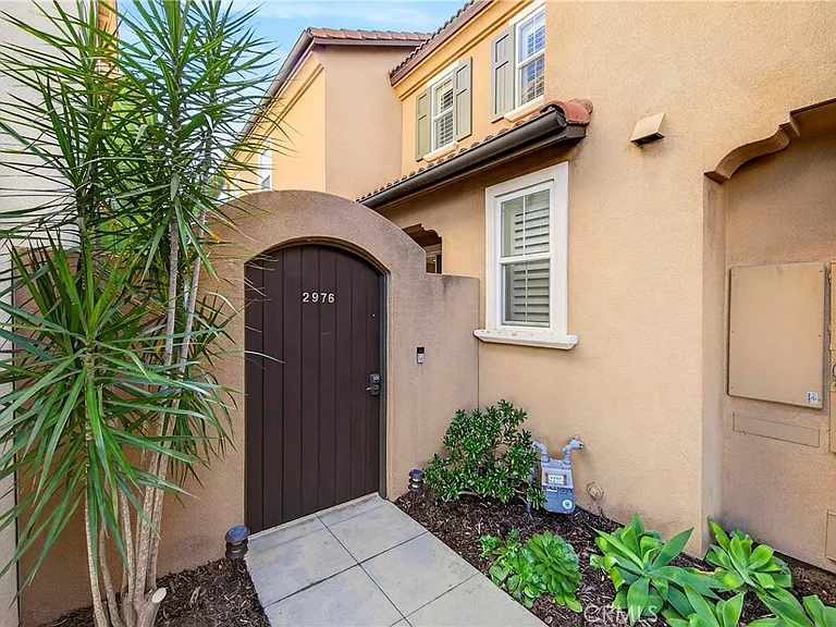 2976 E Coalinga Dr — Photo 2