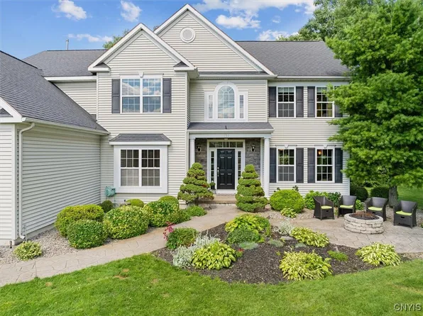 701 Front Royal Cir, Fayetteville, NY 13066