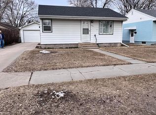 2110 11th Ave N, Grand Forks, ND 58203