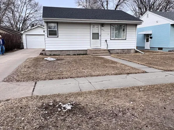 2110 11th Ave N, Grand Forks, ND 58203