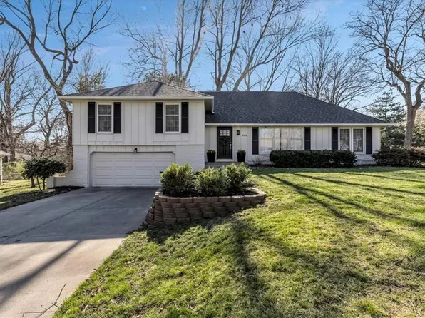 8016 Juniper Dr, Prairie Village, KS 66208