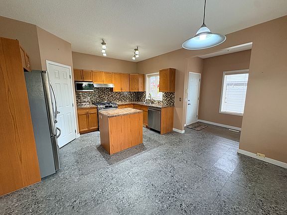 4th image of 136 Bothwell Pl