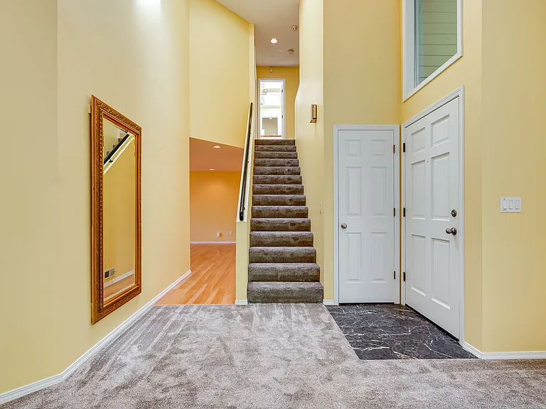 725 Ash St — Photo 17