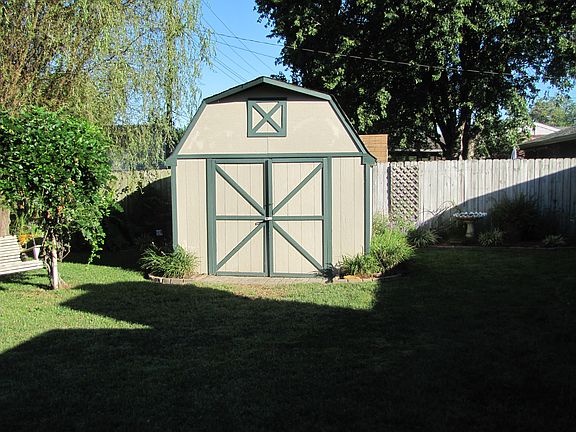 3rd image of 3860 Garden Ter