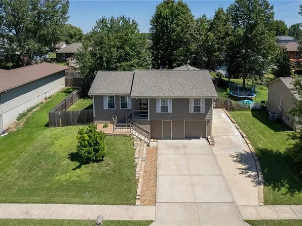 1311 Susan St, Kearney, MO 64060