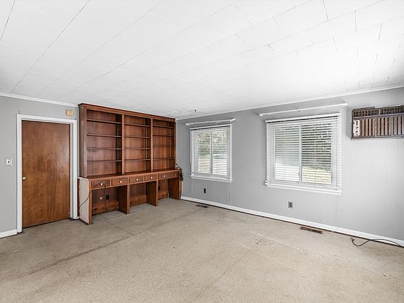 21st image of 315 E Main St