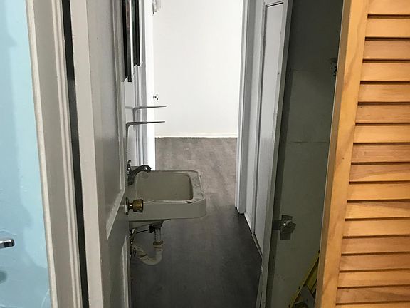 5th image of 516 Wilmington Ave APT 3