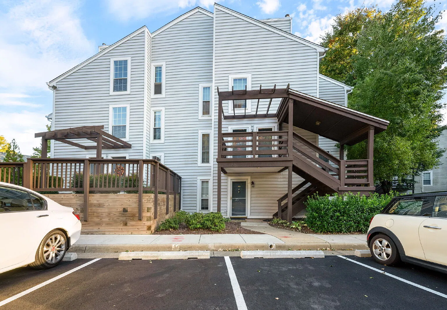 2 bed, 1.0 bath, 1242 sqft, $2,395 — Photo 1