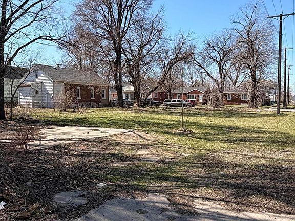 2nd image of 3601 Virginia St