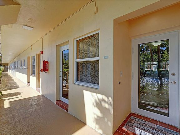 2nd image of 851 NE 14th Ave APT 401