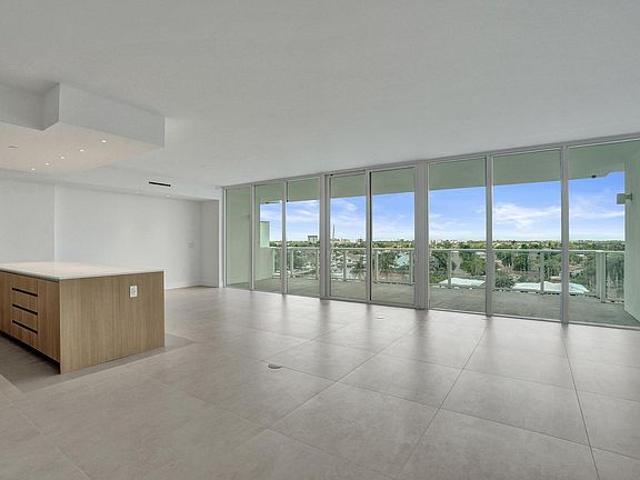 5th image of 407 N Riverside Drive #602