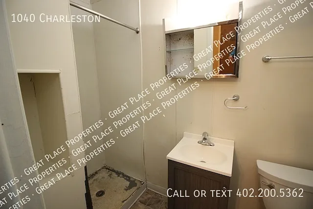 1040 Charleston St — Photo 13