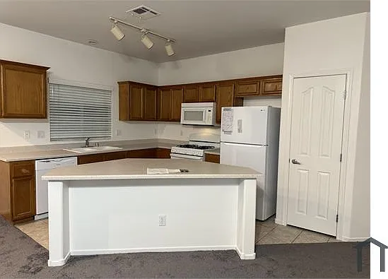 3 bed, 1487 sqft, $2,100 — Photo 1
