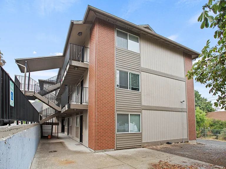 Campus View Apartments near EWU! — Photo 7