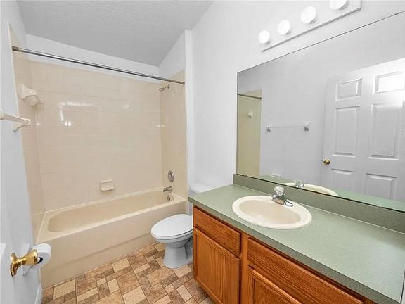 5th image of 228 Grantham Dr