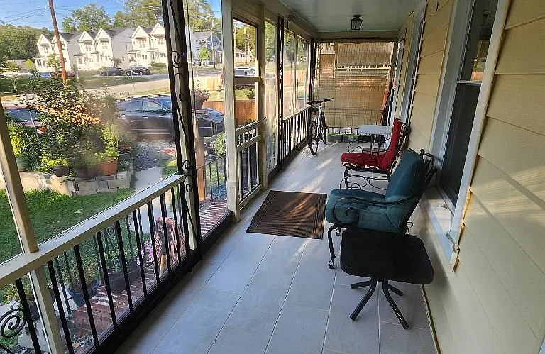 705 W Markham Ave #B — Photo 3
