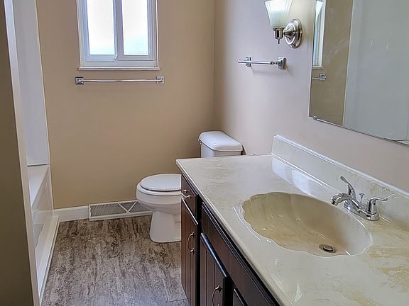4th image of 5709 Threasa St #5709