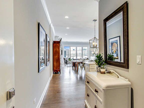 2nd image of 5820 N Clark St #206