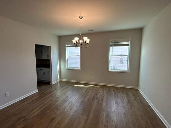 4th image of 797 Courtland Drive