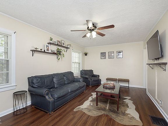 5th image of 3421 S New Jersey St