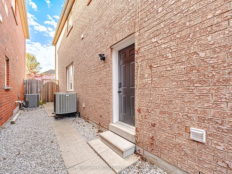 3277 Paul Henderson Dr — Photo 4