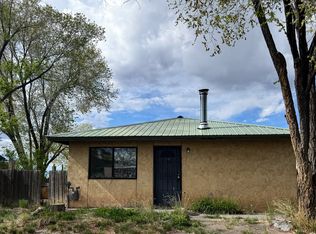 329 La Luz Dr, Ranchos De Taos, NM 87571