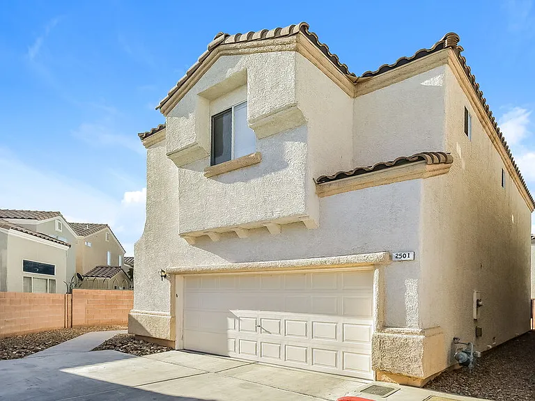 2501 Lady Elizabeth Ct — Photo 4