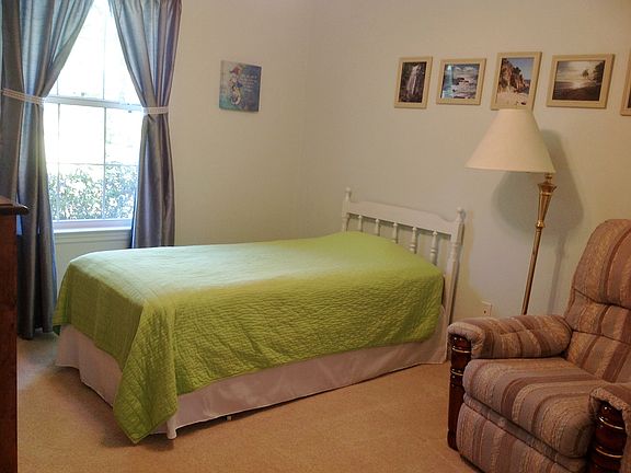 3rd image of 34 Fox Run Cir