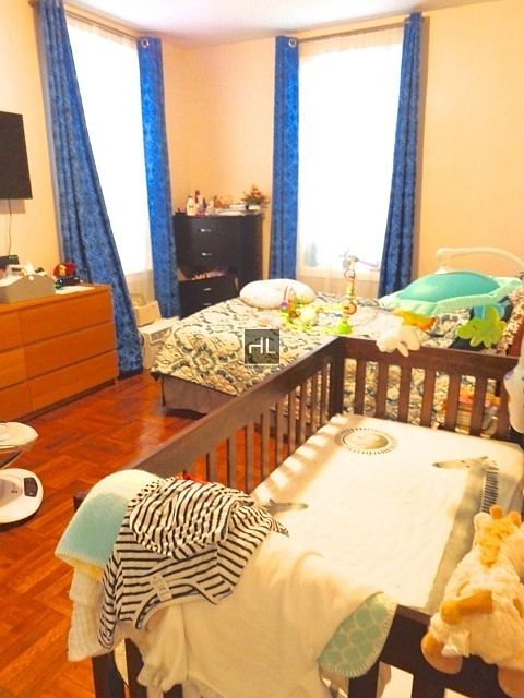 2nd image of 1602 W 10th St APT 4B