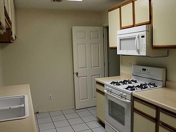 4th image of 45 Holly Dr