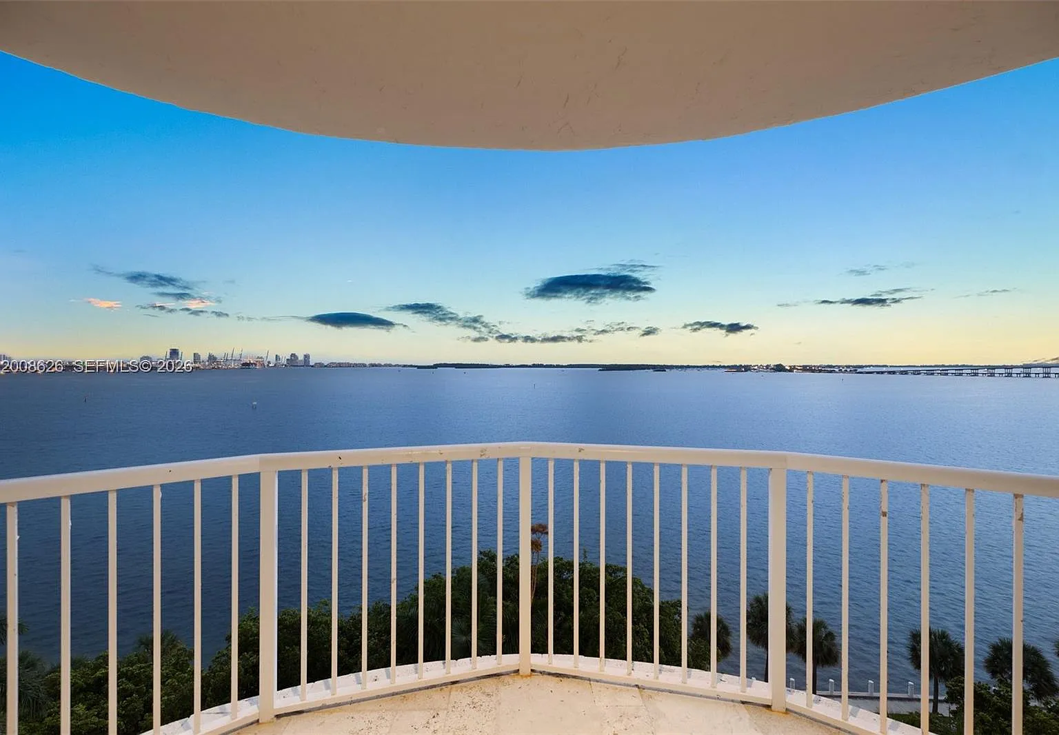 Bayshore Place Condo — Photo 4