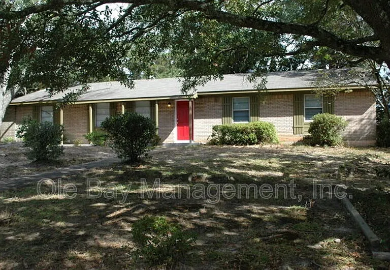 1002 Centerwood Dr — Photo 1