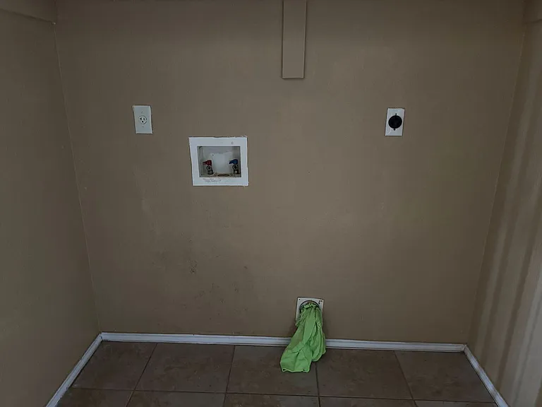 3203 Toledo Dr — Photo 29