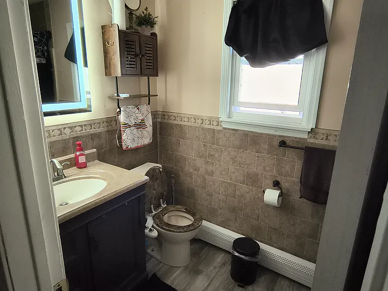 Full bathroom