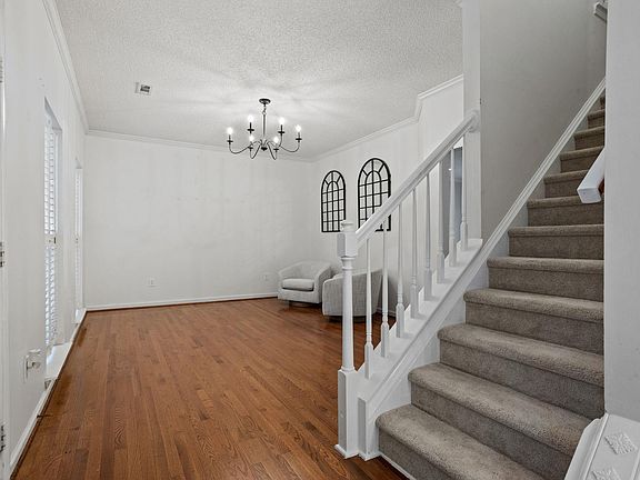 4th image of 1 Glencove Ct