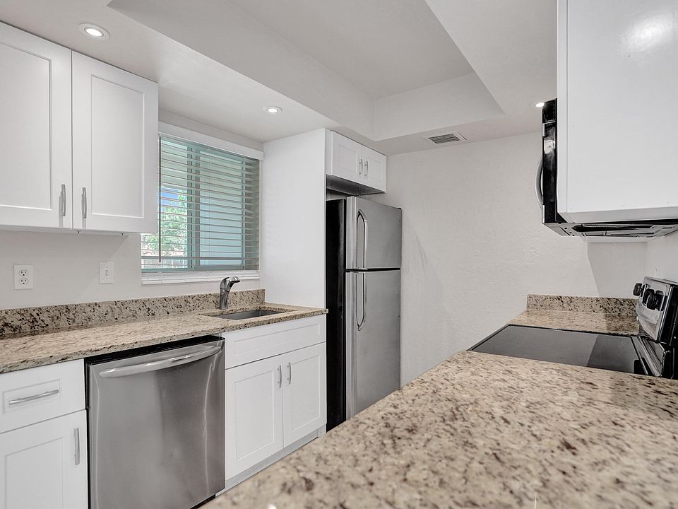 1st image of 115 SW 1st Ave APT 1