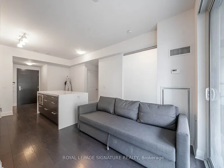 1080 Bay St #901 — Photo 5