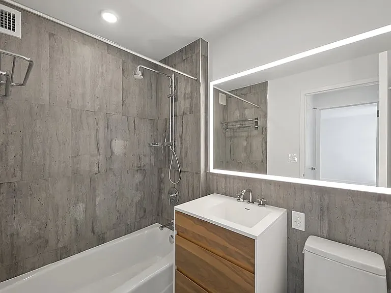 200 W 60th St #7G — Photo 16
