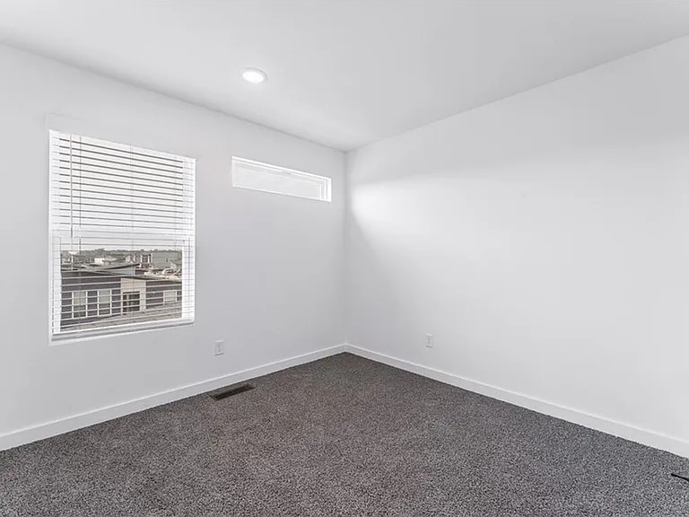 820 Boardwalk Ave — Photo 7