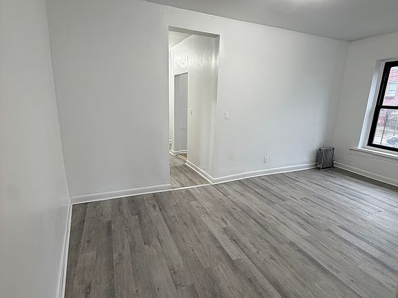2nd image of 1841 Mohegan Ave APT 2