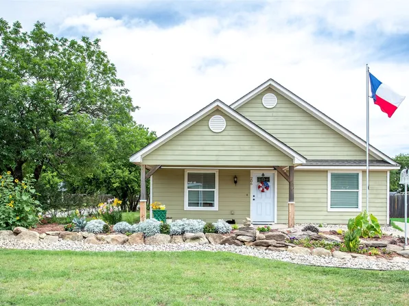 206 W Oak St, Olney, TX 76374