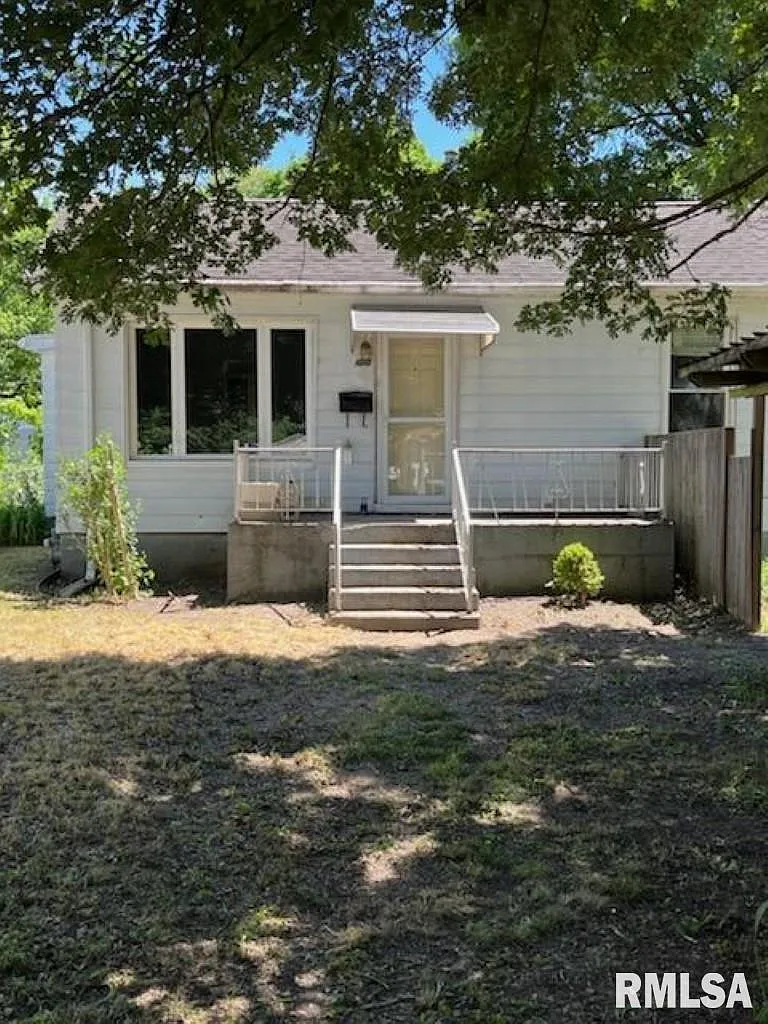 1010 Ann Eliza St photo 1